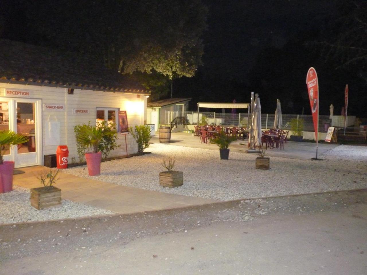 Camping De Graniers Hotel Monoblet Luaran gambar